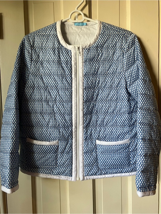 J. McLaughlin Jackets & Blazers - J. McLaughlin Blue & White Geometric Quilted Full-Zip Nylon Jacket XS